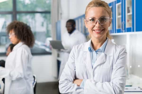 pharma-lab-person